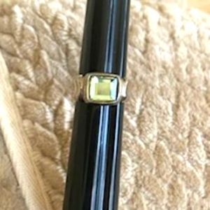 Beautiful Silver Toned Ring SIZE 6 with Peridot Colored Stone - Estate Jewelry
